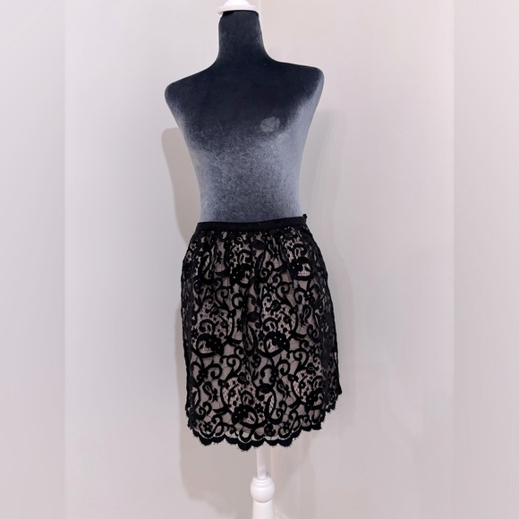 NWT Loft Black Lace Skirt Size 6 *Piece Of Hook Closure Missing - Picture 1 of 12